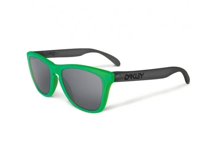 Oakley Frogskins 9013 Sunglasses - Crystal Clear - view 86